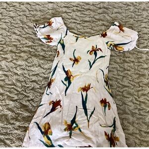 Oneill brand floral girls dress light pink 
Size girls small